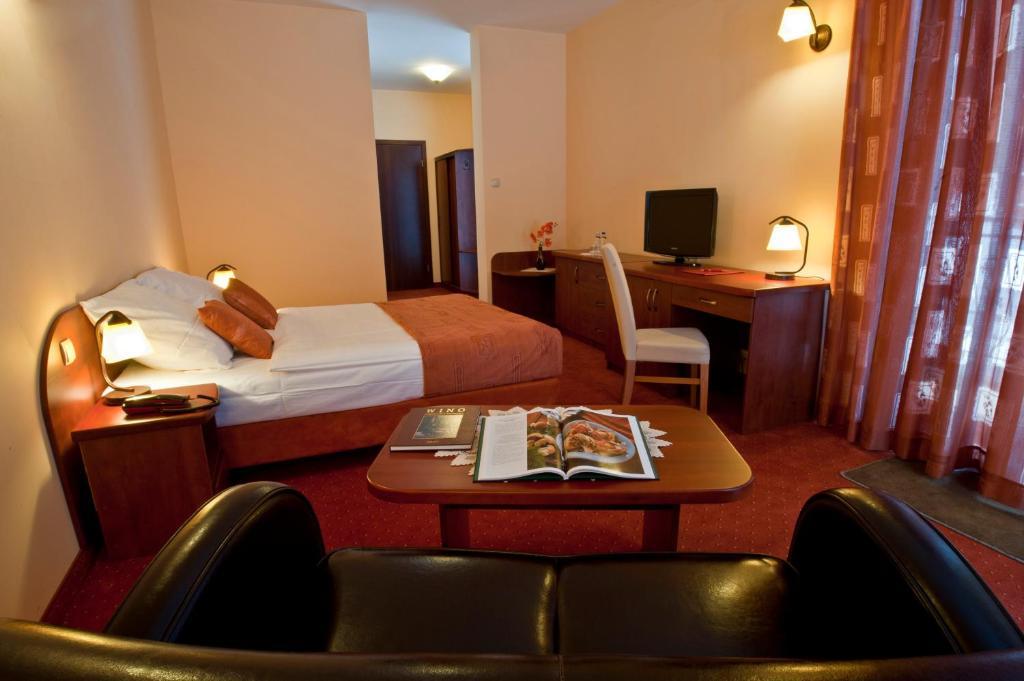Hotel Venus Kolbudy Kültér fotó